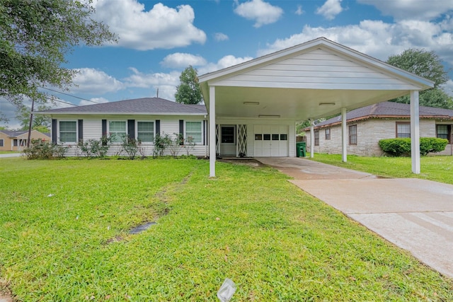 view of front of property featuring a front yard, a garage, and a carport