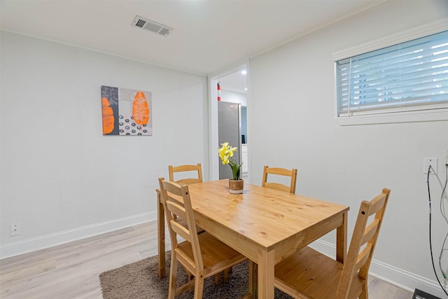 dining room with light hardwood / wood-style floors