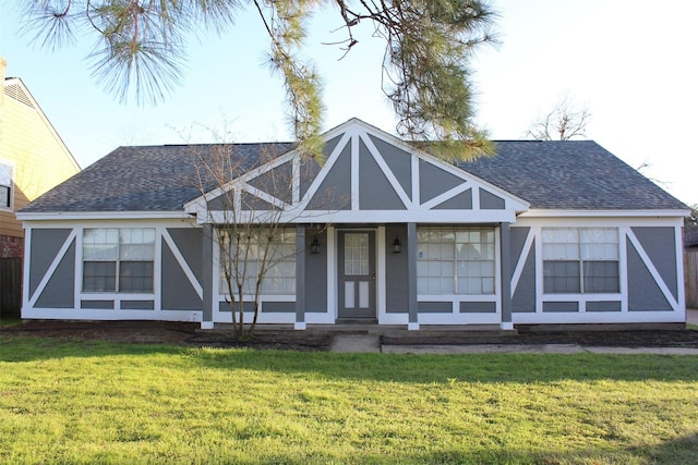 view of front of home featuring a front yard