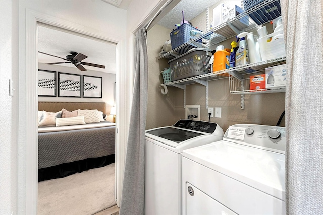 clothes washing area featuring ceiling fan, independent washer and dryer, and carpet flooring