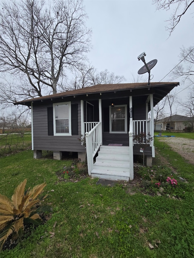 view of front of home with covered porch and a front yard