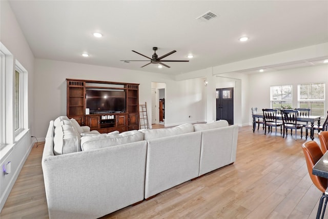 living area featuring light wood-style floors, recessed lighting, visible vents, and baseboards