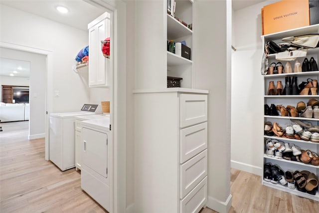 laundry area featuring washer and clothes dryer, recessed lighting, light wood-type flooring, laundry area, and baseboards