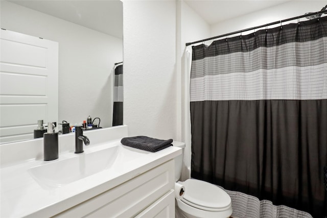 full bathroom with toilet, a shower with shower curtain, and vanity