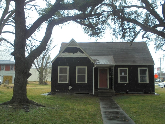 view of front of home with a front yard