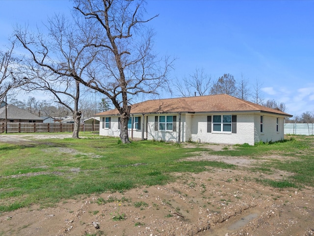 view of front of house with a front lawn