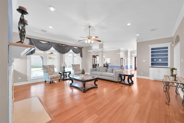 living area featuring ceiling fan, crown molding, light wood-style flooring, baseboards, and recessed lighting