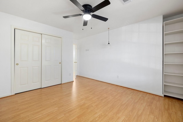 unfurnished bedroom with light wood-type flooring, a closet, and ceiling fan