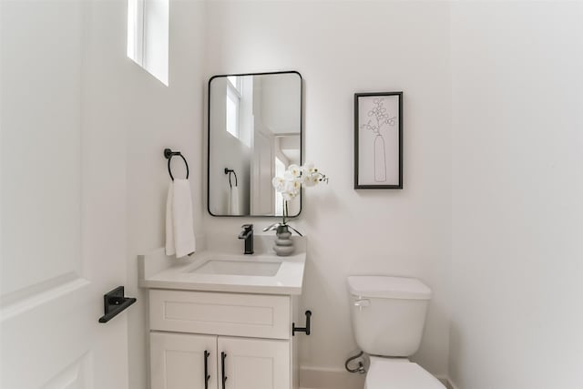 515 Egan St, Houston, TX 77020 - bathroom with toilet and vanity