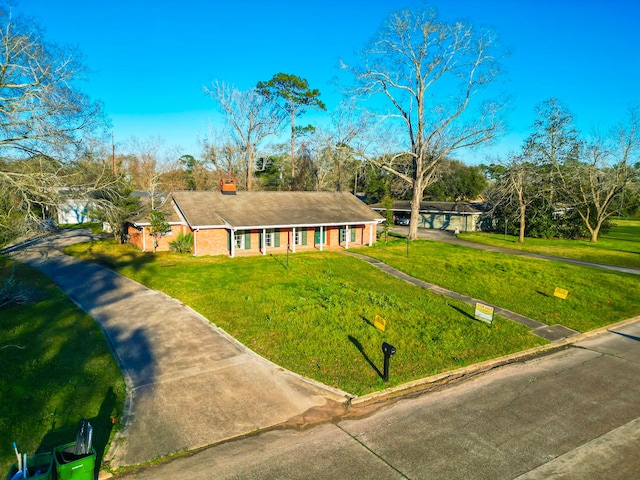 ranch-style home featuring a front lawn