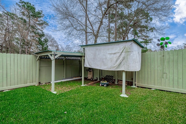 view of yard with an outbuilding and fence