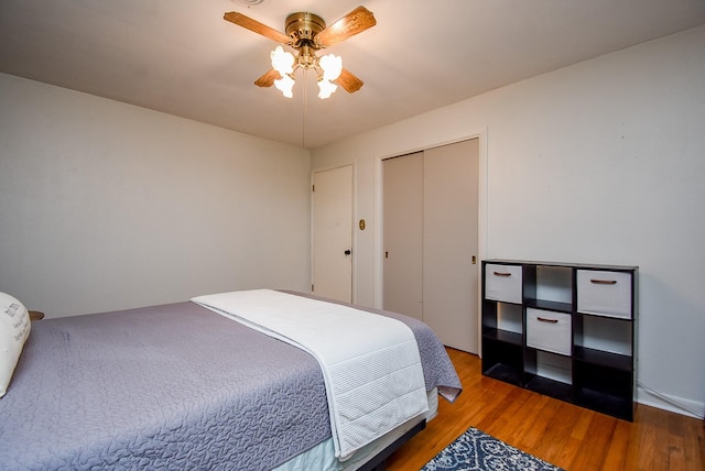 bedroom with ceiling fan, a closet, and hardwood / wood-style floors