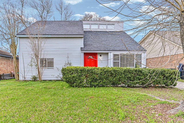 view of front of house featuring a front yard