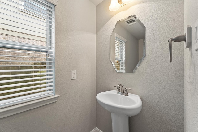 bathroom featuring sink