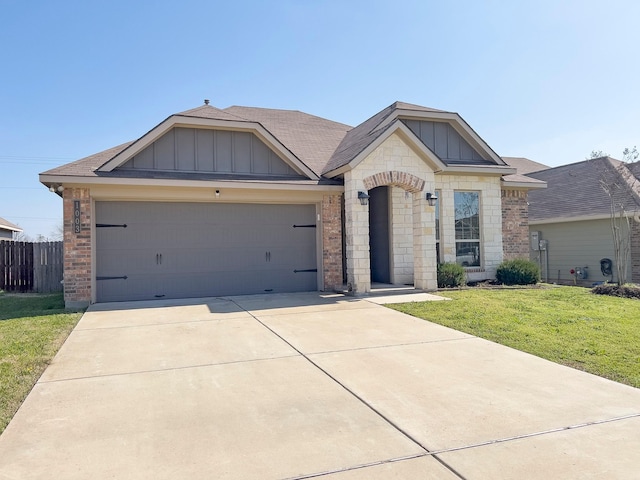 view of front of property featuring a front yard and a garage