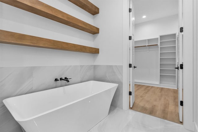 19918 Live Oak Bnd, Magnolia, TX 77355 - full bath featuring a soaking tub, recessed lighting, and a spacious closet