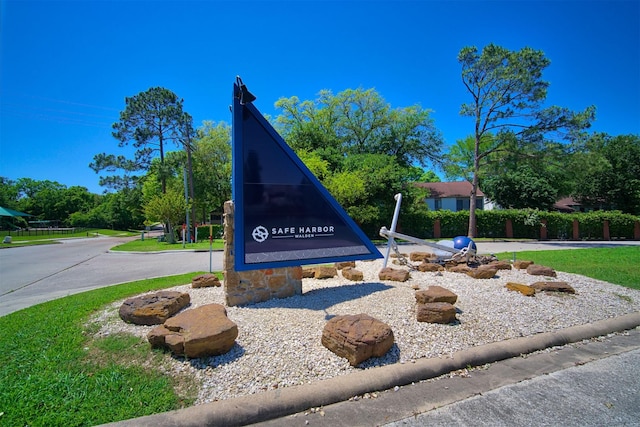 view of community / neighborhood sign