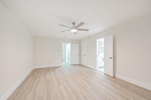 empty room featuring light wood-style flooring, baseboards, and ceiling fan