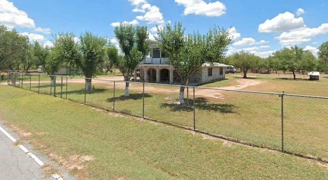 view of front facade with a front yard