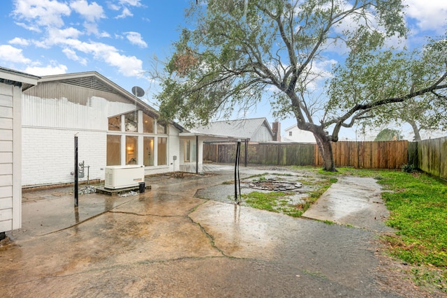 view of yard featuring a patio area