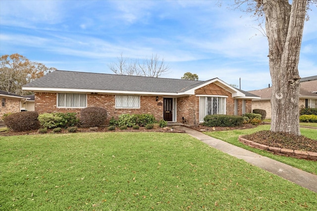 ranch-style house featuring a front lawn