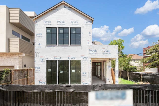 2002 Park St, Houston, TX 77019 - view of building exterior featuring a fenced front yard