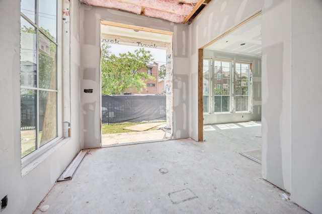 2002 Park St, Houston, TX 77019 - entryway featuring concrete floors