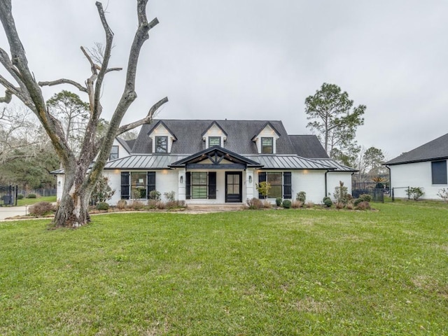 view of front of home featuring a front yard