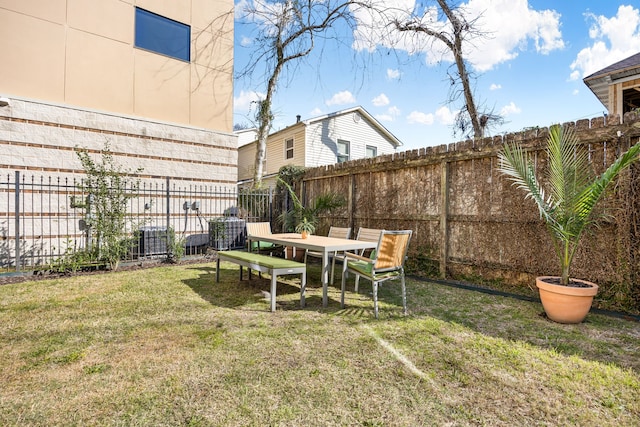 view of yard featuring a fenced backyard