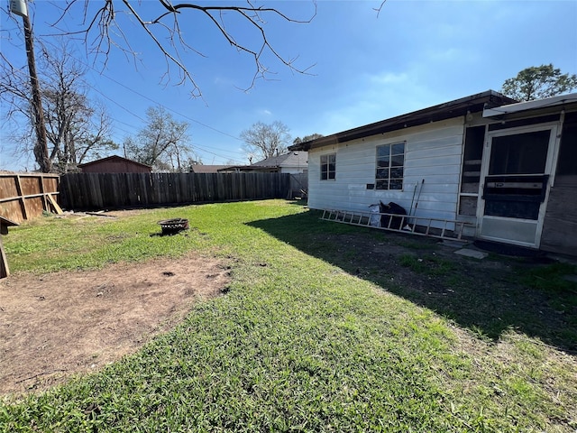 view of yard featuring a fire pit