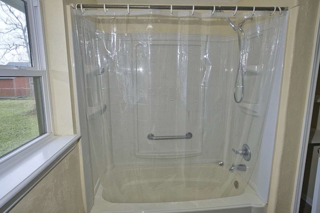 bathroom featuring shower / tub combo