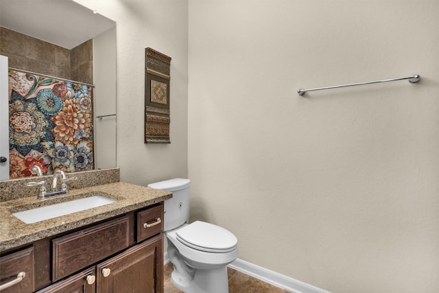 bathroom with curtained shower, vanity, and toilet