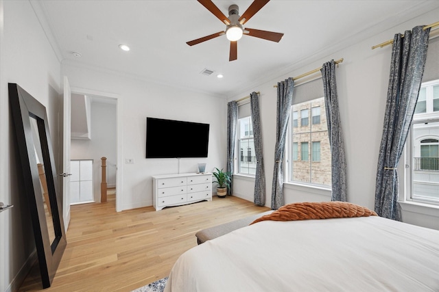 bedroom featuring light wood-style flooring, recessed lighting, visible vents, baseboards, and crown molding