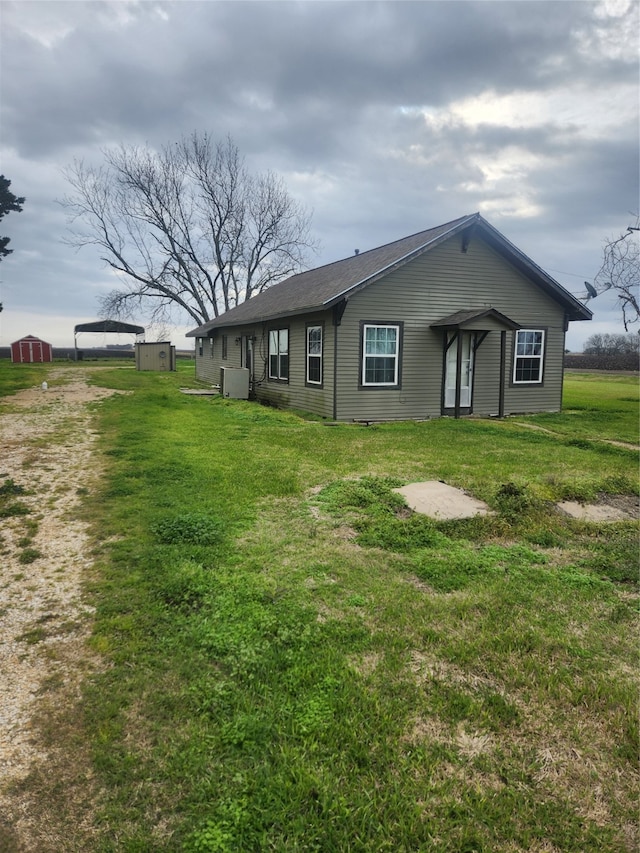 view of front of home with a front yard
