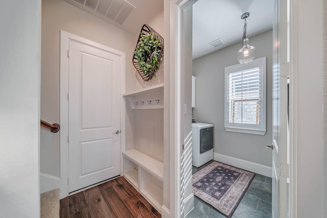 mudroom with dark wood-style floors, visible vents, washer / clothes dryer, and baseboards