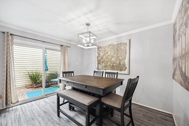 dining area with dark wood-style floors, a notable chandelier, crown molding, and baseboards