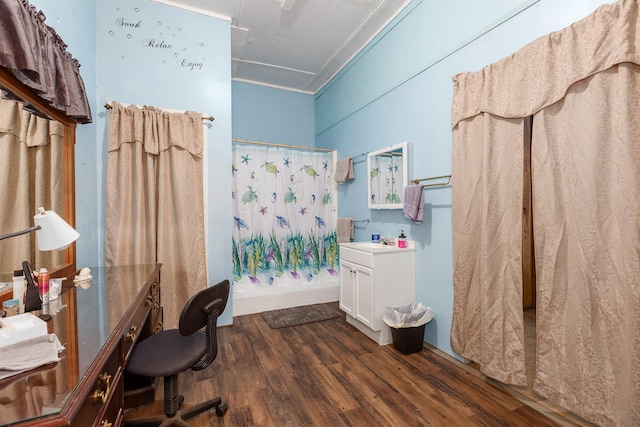 bathroom featuring hardwood / wood-style floors, shower / bath combo with shower curtain, and vanity