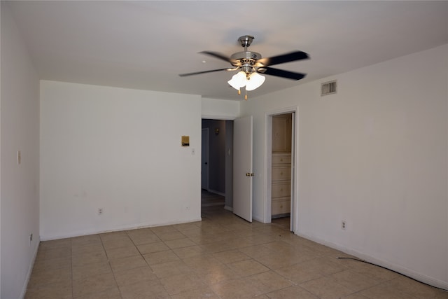 empty room with ceiling fan