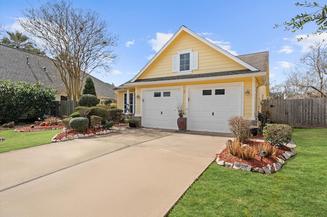 view of front of home featuring driveway, fence, a front lawn, and roof with shingles