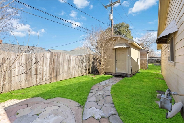 view of yard with a shed