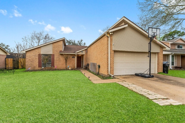 view of front of home featuring a front lawn and a garage