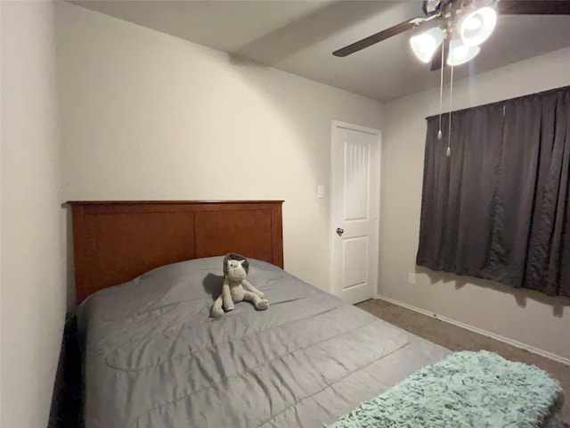 bedroom with ceiling fan