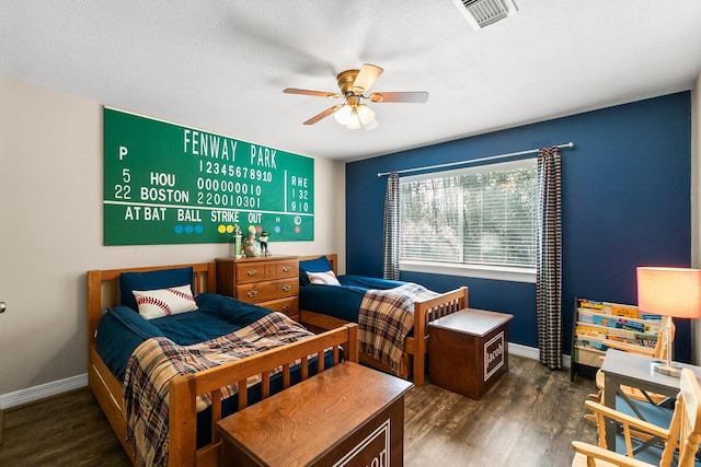 bedroom featuring a textured ceiling, dark hardwood / wood-style floors, and ceiling fan