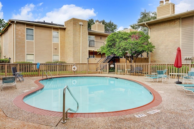 view of swimming pool