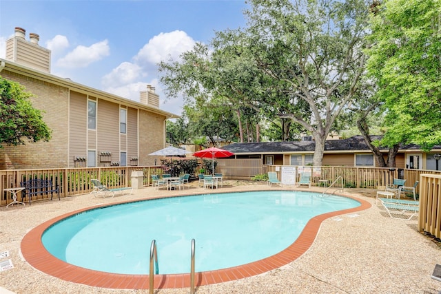 view of swimming pool featuring a patio