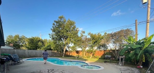 view of pool featuring an in ground hot tub and a patio area