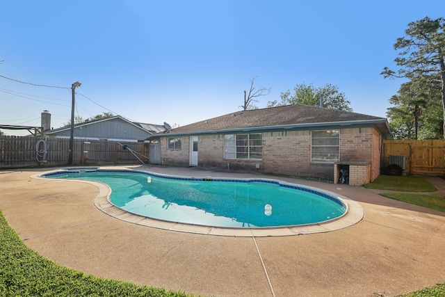 3212 Wavecrest St, League City, TX 77573 - view of pool featuring a fenced backyard, a patio, and a pool with connected hot tub