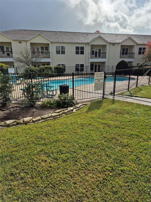12565 Melville Dr Unit 224, Montgomery, TX 77356 - view of pool with a yard