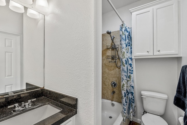 full bathroom featuring shower / bath combo with shower curtain, vanity, and toilet