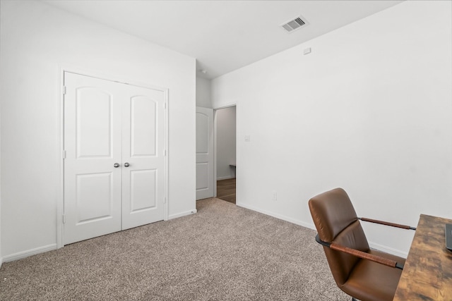 unfurnished office featuring carpet, visible vents, and baseboards